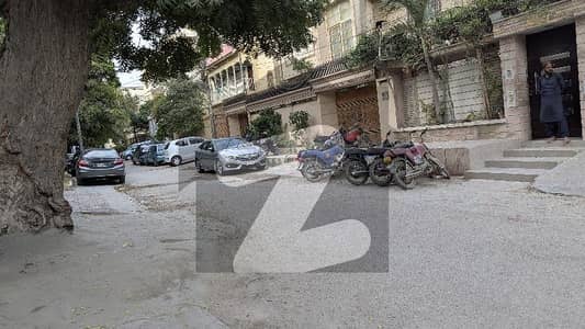 پی ای سی ایچ ایس جمشید ٹاؤن,کراچی میں 10 کمروں کا 16 مرلہ مکان 16.0 کروڑ میں برائے فروخت۔