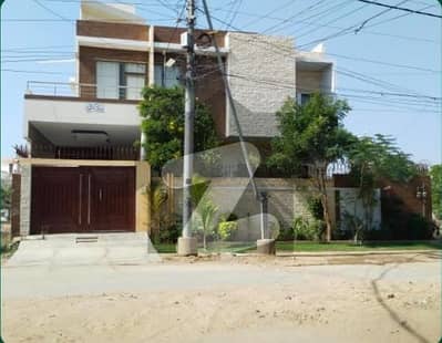 HOUSE 365 SQUARE YARDS DOUBLE STOREY
