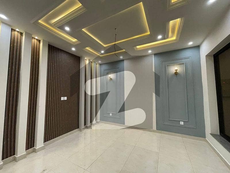 Corner 7.5 Marla House For Rent At Prime Location Shalimar Colony