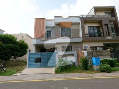 5 MARLA FACING PARK DOUBLE UNIT HOUSE FOR SALE ON INVESTOR RATE IN  DREAM GARDENS  LAHORE.
