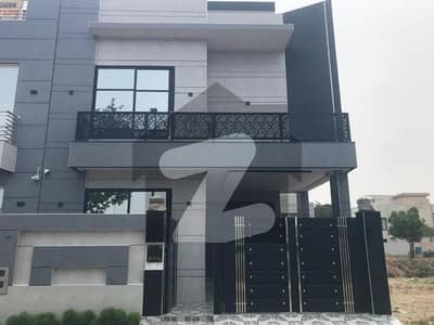 ڈی ایچ اے 11 رہبر فیز 2 ڈی ایچ اے 11 رہبر,لاہور میں 3 کمروں کا 5 مرلہ مکان 2.55 کروڑ میں برائے فروخت۔
