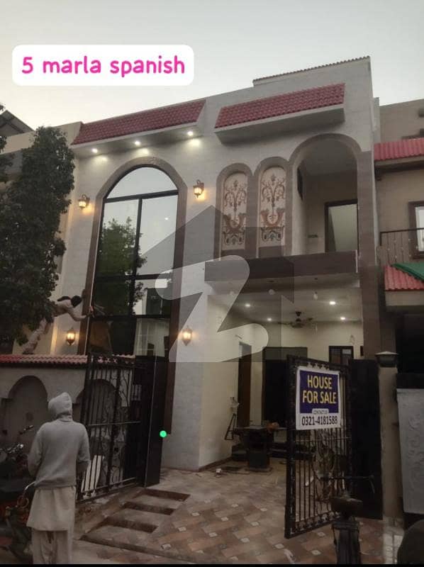 5 Marla Lower Portion With Garage Separate Canal Road J Blok Johar Town. 5 Marla Lower Portion With Garage Separate Canal Road J Blok Johar Town.