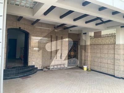 ای ۔ 11 اسلام آباد میں 5 کمروں کا 1 کنال مکان 4.4 لاکھ میں کرایہ پر دستیاب ہے۔
