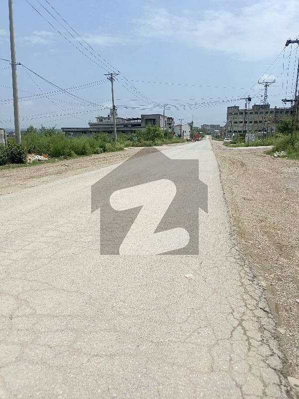راوت انڈسٹریل اسٹیٹ راولپنڈی میں 4 کنال صنعتی زمین 5.25 کروڑ میں برائے فروخت۔