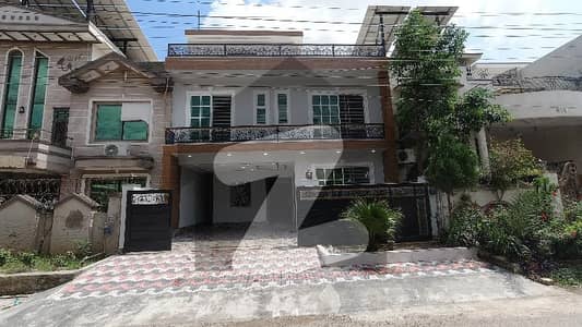پی ڈبلیو ڈی ہاؤسنگ سوسائٹی ۔ بلاک سی پی ڈبلیو ڈی ہاؤسنگ سکیم,اسلام آباد میں 5 کمروں کا 10 مرلہ مکان 4.5 کروڑ میں برائے فروخت۔