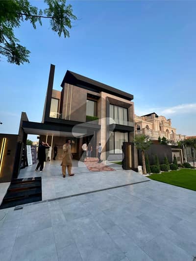 ڈی ایچ اے فیز 7 ڈیفنس (ڈی ایچ اے),لاہور میں 4 کمروں کا 1 کنال مکان 5.5 لاکھ میں کرایہ پر دستیاب ہے۔