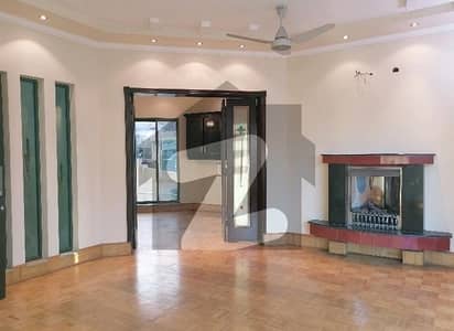 A 1 Kanal House In Lahore Is On The Market For rent