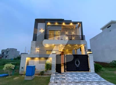 5 Marla Near to Park Modern Design Lavish House for Sale