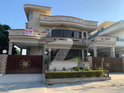 Upper portion 3bed 4bath D-d tvl kitchen + servant & 2car parking