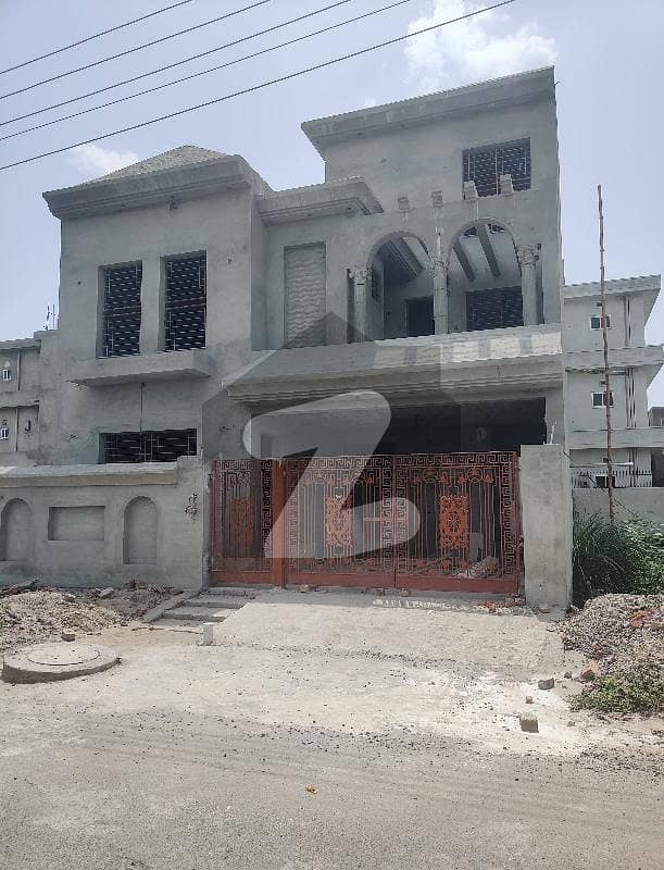 ایل ڈی اے ایوینیو ۔ بلاک ڈی ایل ڈی اے ایوینیو,لاہور میں 5 کمروں کا 10 مرلہ مکان 2.75 کروڑ میں برائے فروخت۔