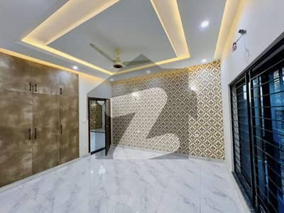 10 MARLA BRAND NEW HOUSE FOR SALE