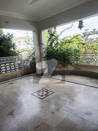 Upper Portion Size 30-70 House For Rent Location I-10/4 Street Size 50 Feet