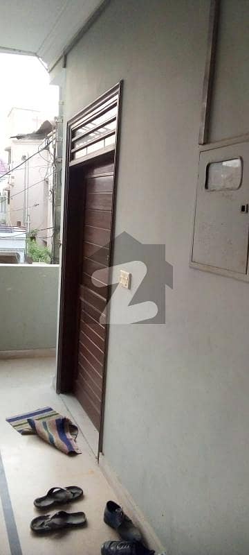 300 Sq. Yds Upper Portion 3 Bed, D/D With Roof Leased For Sale In Vip Block -14, Gulistan-E- Jauuhar