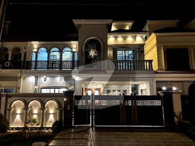 بش ایگزیکٹو ولاز ملتان میں 5 کمروں کا 9 مرلہ مکان 3.2 کروڑ میں برائے فروخت۔