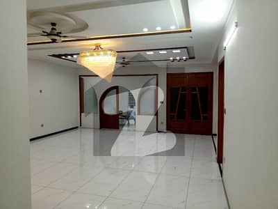 سی بی آر ٹاؤن اسلام آباد میں 10 کمروں کا 14 مرلہ مکان 6.3 کروڑ میں برائے فروخت۔