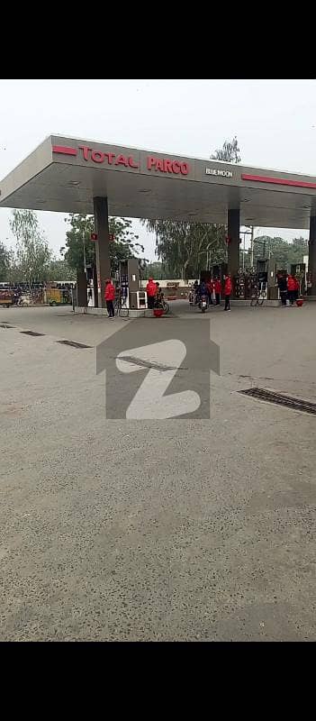 گلبرگ فیصل آباد میں 4 کنال علاوہ 75.0 کروڑ میں برائے فروخت۔