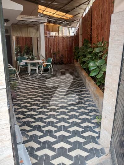 ہل پارک کراچی میں 3 کمروں کا 13 مرلہ فلیٹ 4.2 کروڑ میں برائے فروخت۔