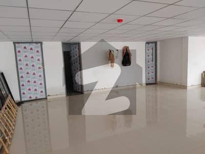 ڈی ایچ اے فیز 6 - سی سی اے بلاک ڈی ایچ اے فیز 6,ڈیفنس (ڈی ایچ اے),لاہور میں 8 مرلہ دفتر 1.9 لاکھ میں کرایہ پر دستیاب ہے۔