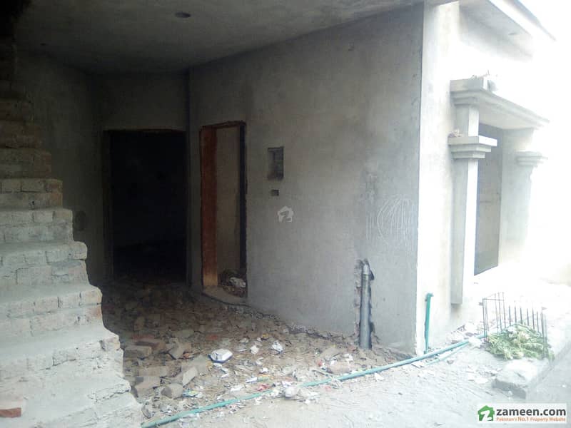 Triple Storey Gray Stracture House For Sale