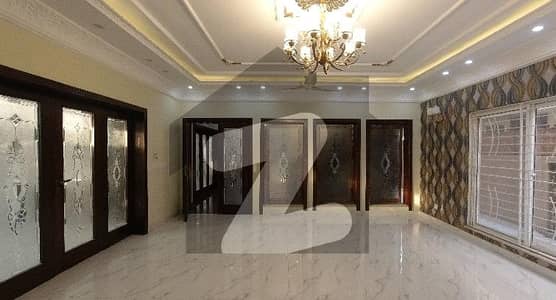 DHA Phase 6 House Sized 1 Kanal For rent