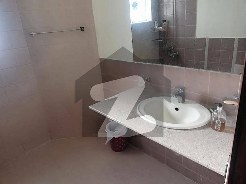FLAT AVAILABLE FOR SALE IN F-11 MARKAZ ISLAMABAD
