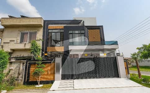 Ideal Corner House For sale In Central Park - Block A