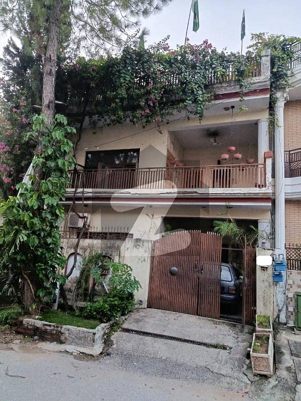 G/11-2 Owner Build House Available For Sale G/11-2 Owner Build House Available For Sale