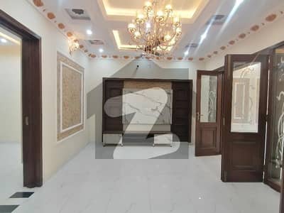 ایل ڈی اے ایوینیو لاہور میں 5 کمروں کا 10 مرلہ مکان 3.95 کروڑ میں برائے فروخت۔
