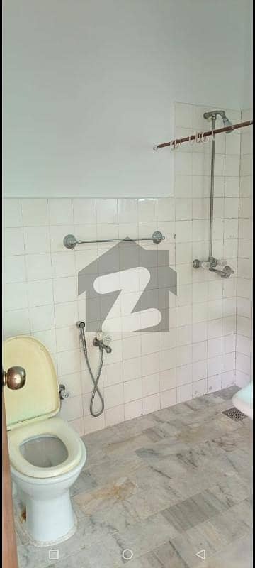 ایف ۔ 8 اسلام آباد میں 3 کمروں کا 1 کنال بالائی پورشن 3.15 لاکھ میں کرایہ پر دستیاب ہے۔