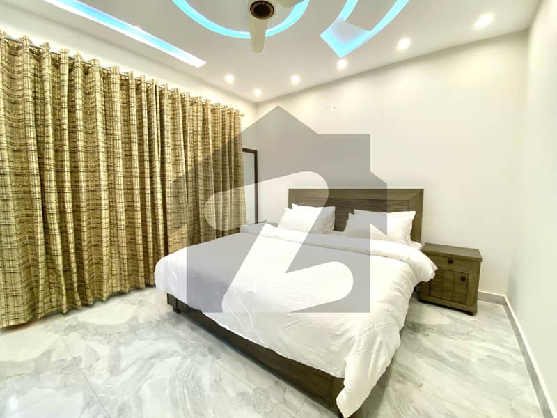 5 MARLA FURNISHED MODREN FULL HOUSE FIR RENT