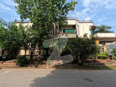 G-11 Top Location Corner 600 SQYRD House Available For Sale