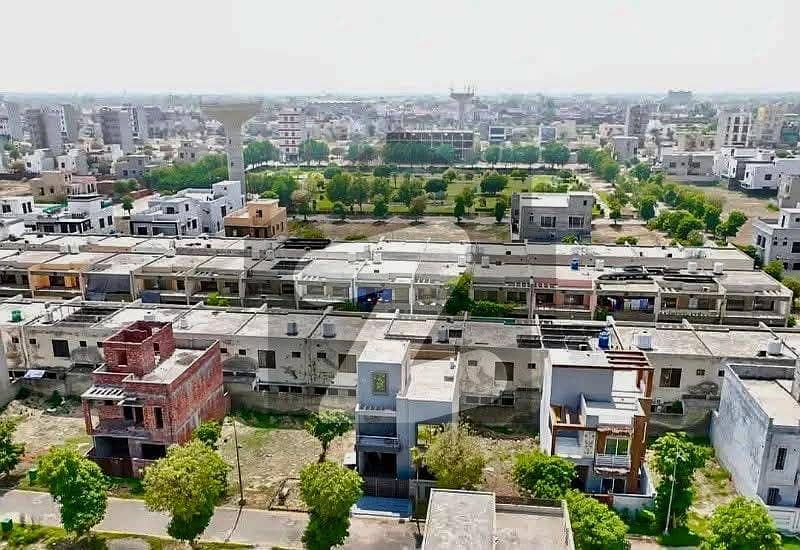 1 Kanal Main Boulevard 80'Feet Road Plot Near to Park , Cricket Stadium & Behria town Main entrance