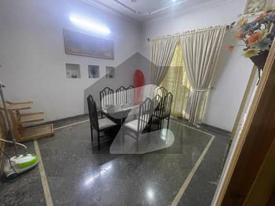 فرید ٹاؤن ساہیوال میں 6 کمروں کا 1 کنال مکان 6.5 کروڑ میں برائے فروخت۔