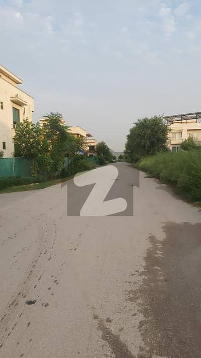 ڈی ۔ 12/1 ڈی ۔ 12,اسلام آباد میں 10 مرلہ رہائشی پلاٹ 5.75 کروڑ میں برائے فروخت۔