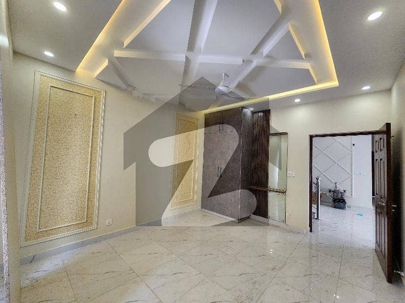 7.5 MARLA HOUSE AVAILABLE FOR SALE