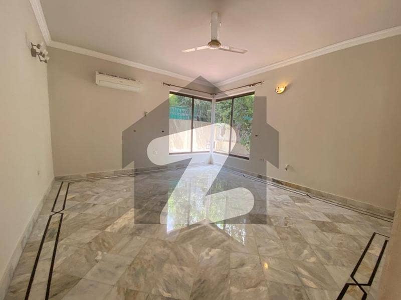 ایف ۔ 7 اسلام آباد میں 5 کمروں کا 1 کنال مکان 10.0 لاکھ میں کرایہ پر دستیاب ہے۔