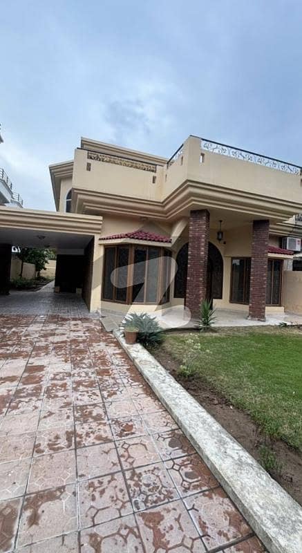 F-10 Tilies Flooring House Available For Sale Beautiful Location F-10 Tilies Flooring House Available For Sale Beautiful Location