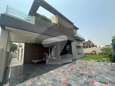 One kanal luxurious house with inverter AC and kitchen appliances for rent in DHA phase 07
