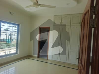 ڈی ایچ اے فیز 5 ڈیفنس (ڈی ایچ اے),لاہور میں 3 کمروں کا 1 کنال بالائی پورشن 1.5 لاکھ میں کرایہ پر دستیاب ہے۔