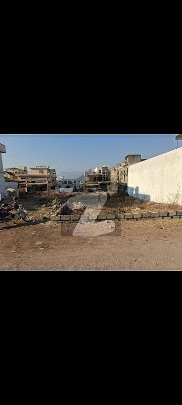 بنی گالہ اسلام آباد میں 10 مرلہ رہائشی پلاٹ 1.1 کروڑ میں برائے فروخت۔