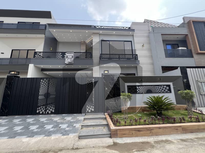 10 Marla Luxury Fresh House For Sale