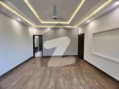 بنی گالہ اسلام آباد میں 7 کمروں کا 1 کنال مکان 3.25 لاکھ میں کرایہ پر دستیاب ہے۔