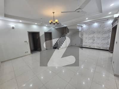 بحریہ ٹاؤن فیز 7 بحریہ ٹاؤن راولپنڈی,راولپنڈی میں 4 کمروں کا 10 مرلہ مکان 3.9 کروڑ میں برائے فروخت۔