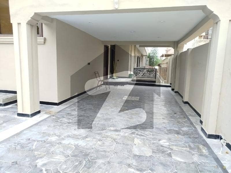 Well-Maintained 1 kanal, 06-Bedrooms House in F-11 for rent Well-Maintained 1 kanal, 06-Bedrooms House in F-11 for rent