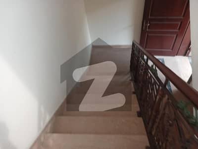 ایف ۔ 8/1 ایف ۔ 8,اسلام آباد میں 3 کمروں کا 2 کنال بالائی پورشن 4.25 لاکھ میں کرایہ پر دستیاب ہے۔
