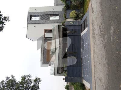 1 KANAL UPPER PORTION AVAILABLE FOR RENT IN LAKE CITY SECTOR M3  LOCKED LOWER PORTION