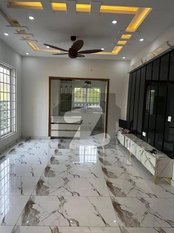 10 Marla Full Available For Rent