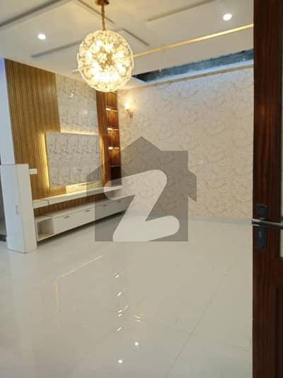 1 BED BRAND NEW LUXURY UNFURNISHED APPARTMENT FOR RENT IN CHAMBELI BLOCK BAHRIA TOWN LAHORE