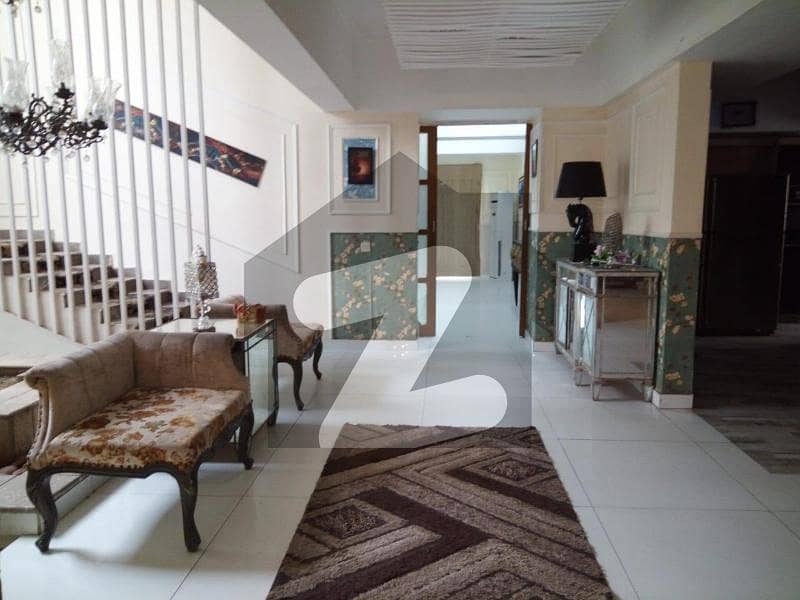 Like New 1000 Yds Bungalow For Sale