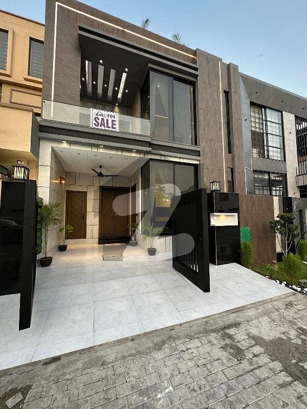 University Town 5 Marla House For Sale